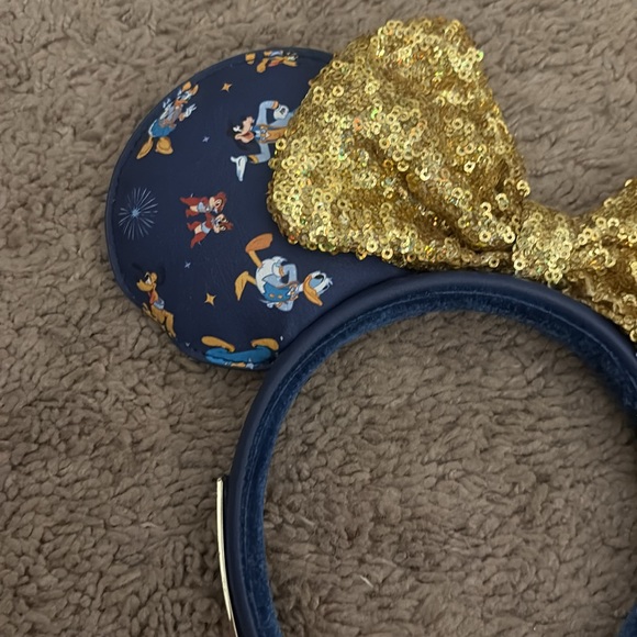 Walt Disney World lounge 5/50 anniversary ears - Picture 3 of 5